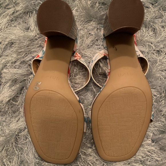 Unisa Flower Slip On Heel - Picture 2 of 5